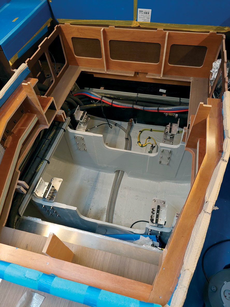 La structure sous les couchettes et sous les planchers a dû être adaptée pour recevoir les quatre grosses batteries.