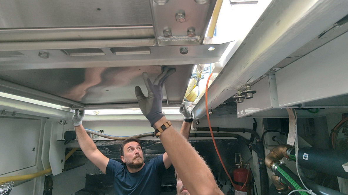 Faire entrer les deux groupes Fischer Panda de 45 kW chacun s’est joué au millimètre. 