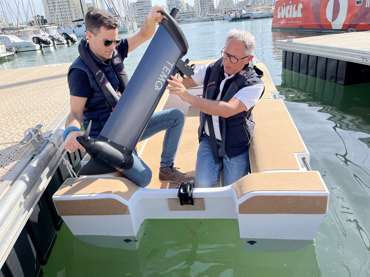 Mise en place  du Temo 1000 sur  le tableau arrière de  la Catcha.