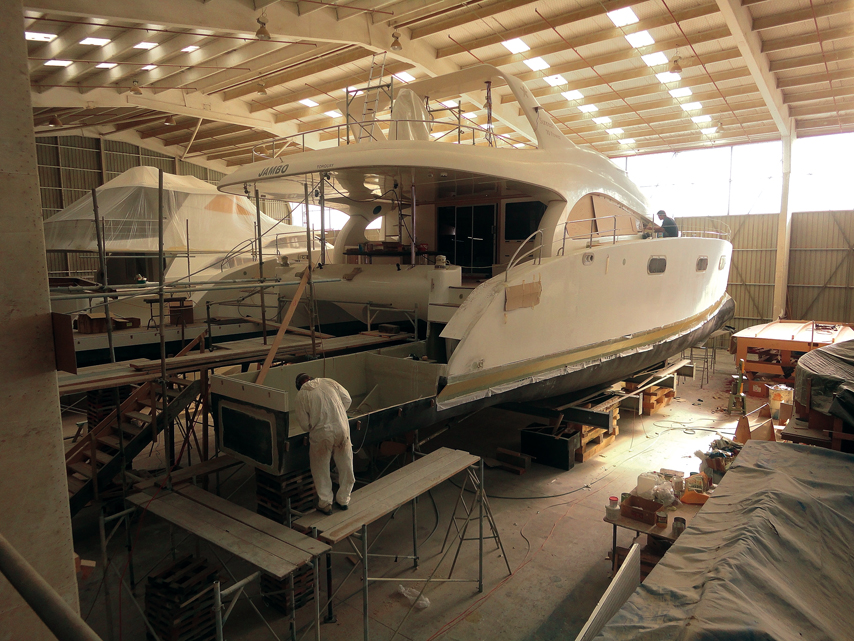 Motor multihull : a lot of enthusiats