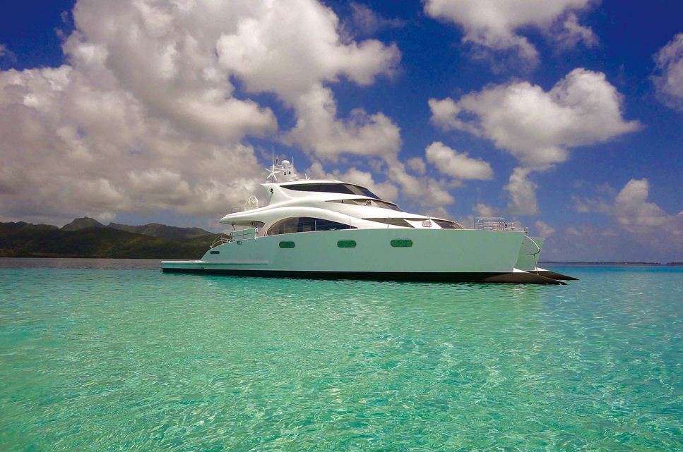 Motor multihull : a lot of enthusiats