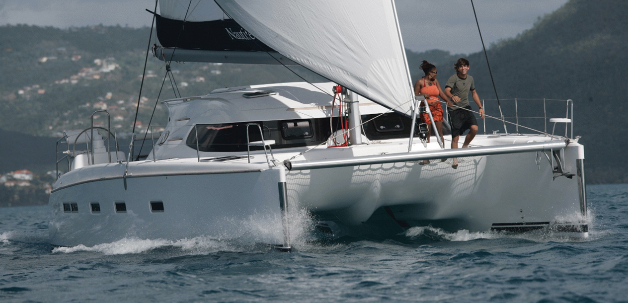 Thanks to its relatively slim hulls, the Nautitech 44 sails well.