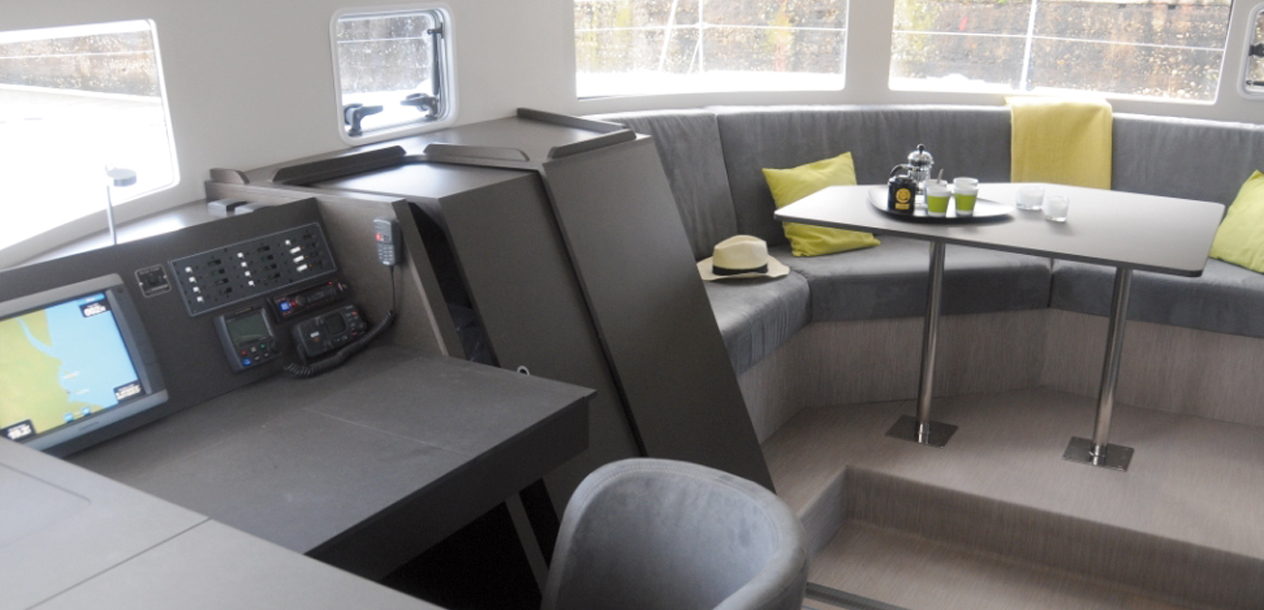 The nacelle has an unusual amount of volume for a trimaran. From the saloon, forward, there is an uninterrupted panoramic view!