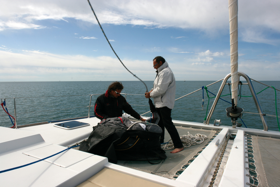 B.A. BA du cat : le parasailor une voile au portant