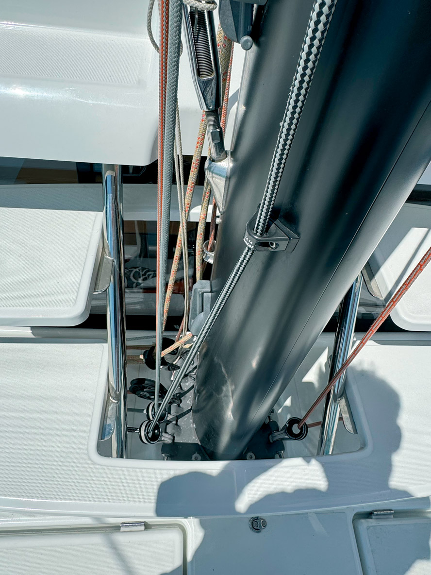 Le mât rehaussé de la version Pulse Line permet de porter la surface de voilure au près de 115 à 124 m2.