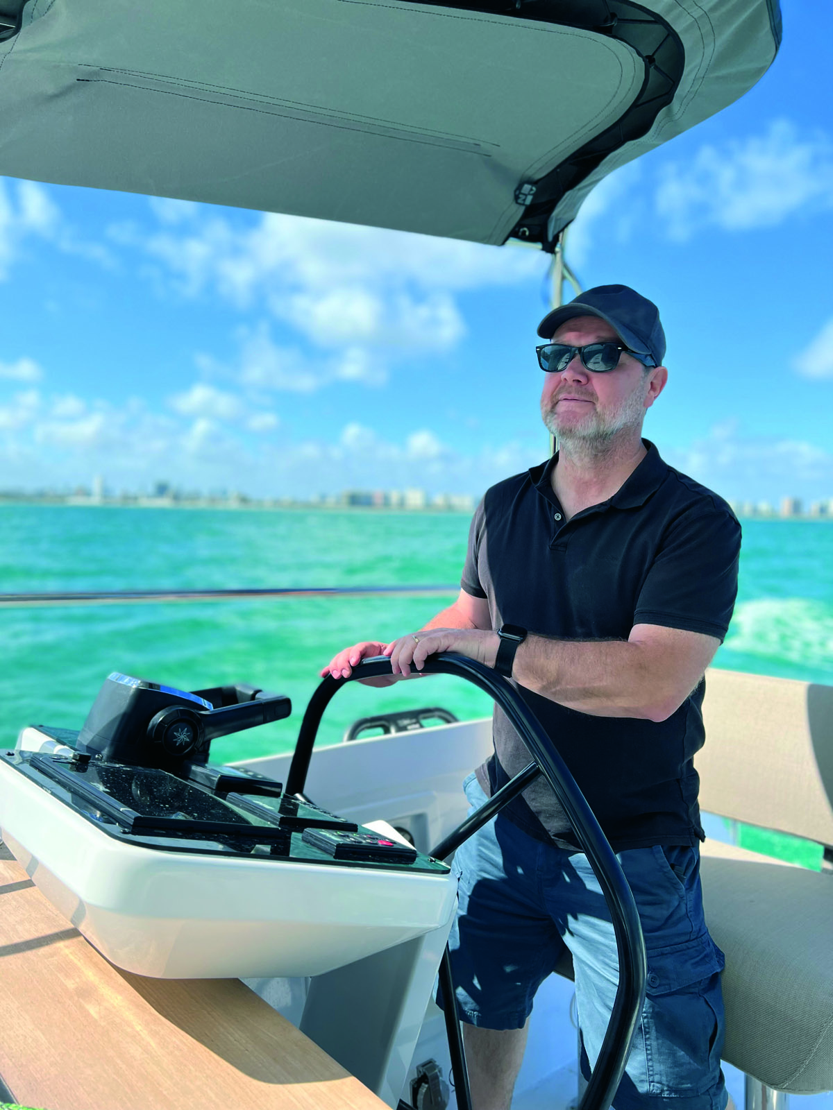 Même à plat, le catamaran devient plaisant à barrer et offre parfois le plein de sensations pour peu que la brise soit au rendez-vous.