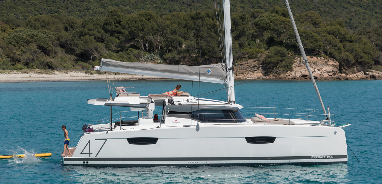 The generous sail plan guarantees good performance, even in light airs.