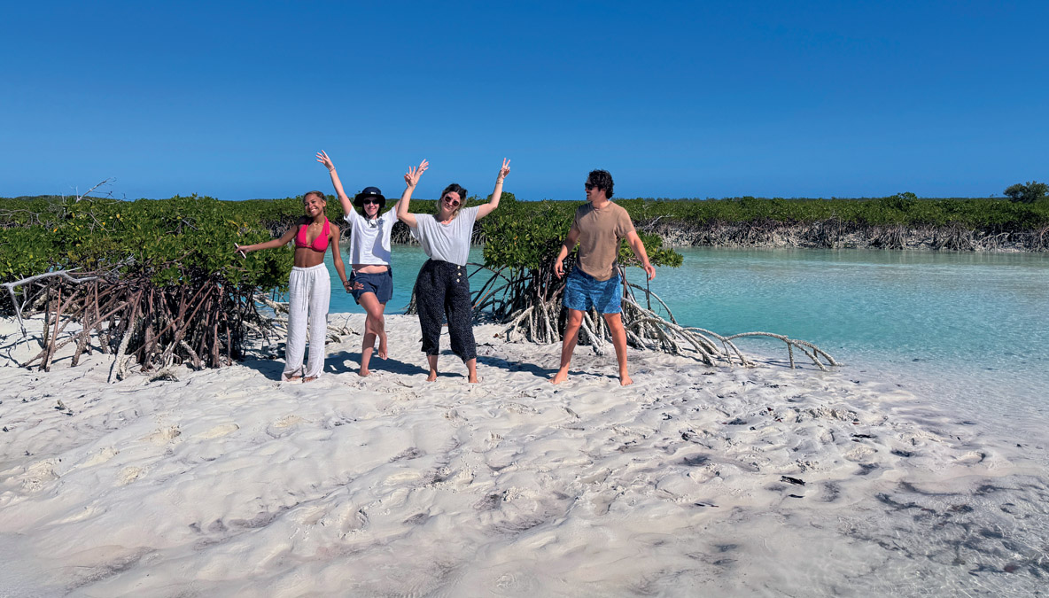 Shroud Cay est découpée par de multiples chenaux qu’on peut découvrir en dinghy – de préférence à marée haute !