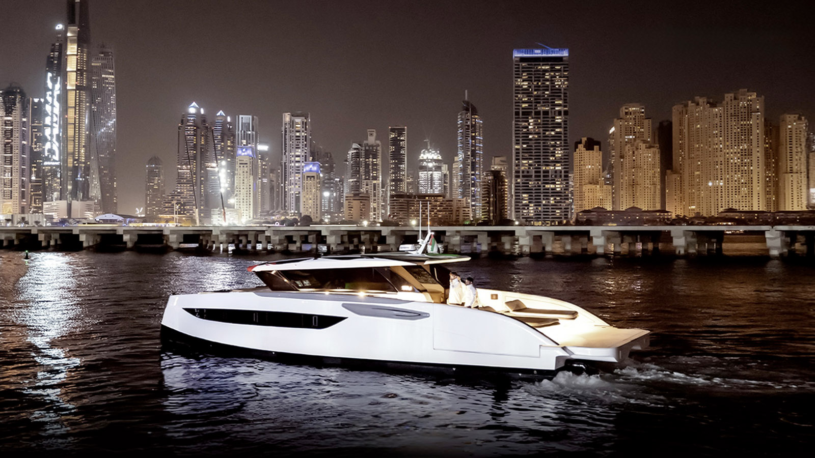 Si les goûts et les couleurs ne se discutent pas, difficile de ne pas admirer le design très futuriste de ces multicoques.