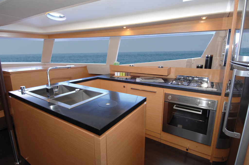 Test Fountaine Pajot Sanya 57'