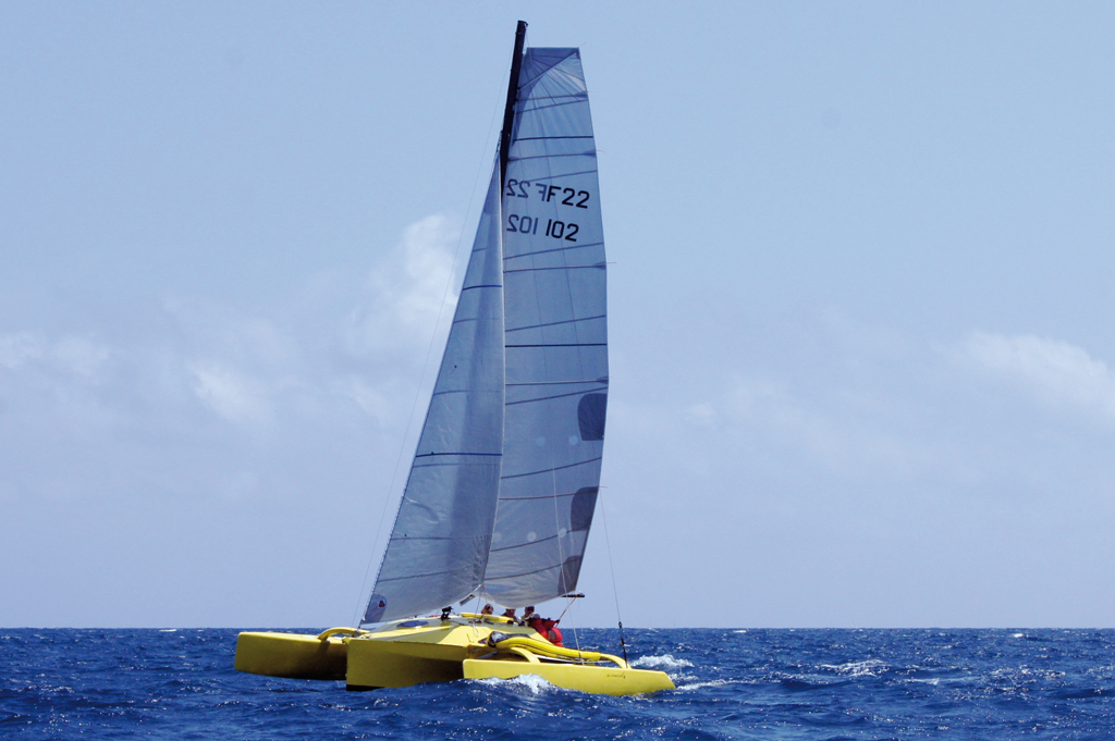 Test trimaran F-22
