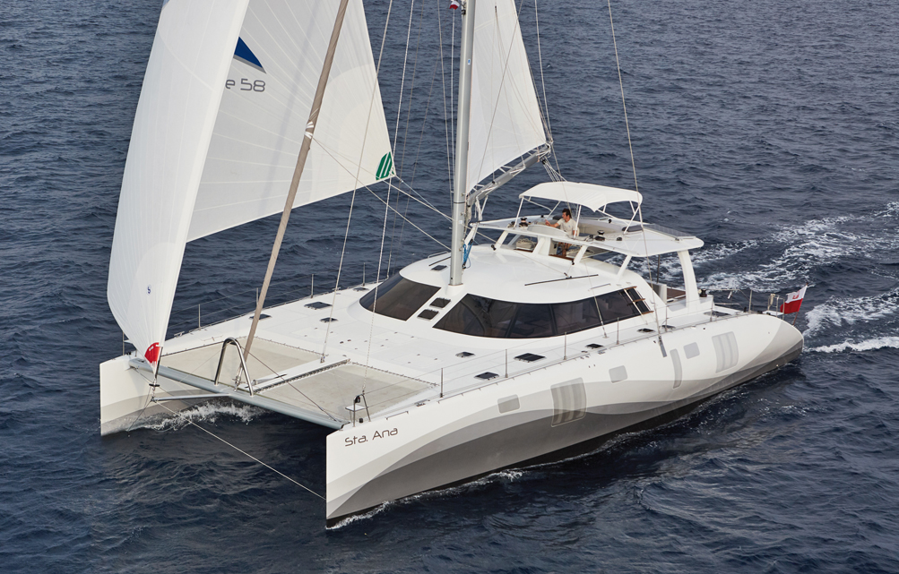 Flotteurs aux bordés très arrondis (forme autoporteuse), construction époxy et carènes fines caractérisent le Wave 58'