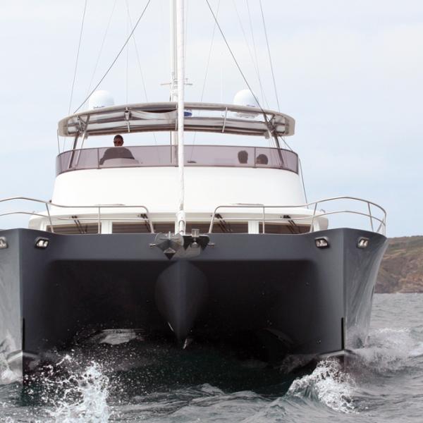 Au moteur, Bamba offre une belle autonomie (une transat), si on reste raisonnable sur la vitesse de croisière.