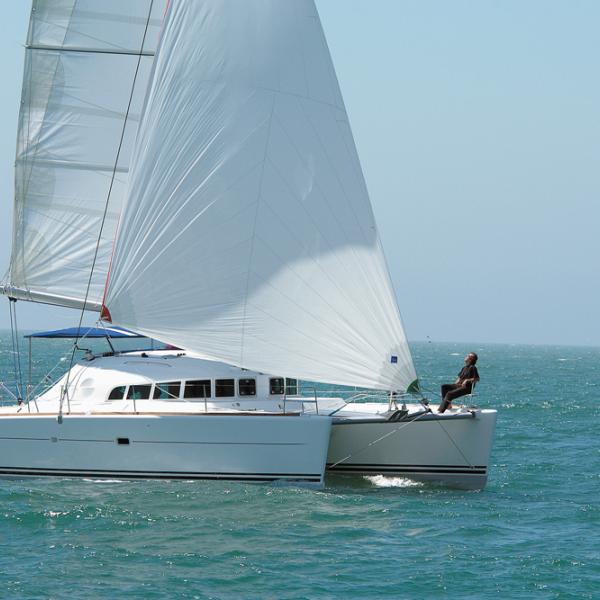 Sous voiles, ce Lagoon 410S2 a démontré d'excellentes qualités nautiques, dans des conditions pourtant pas faciles…