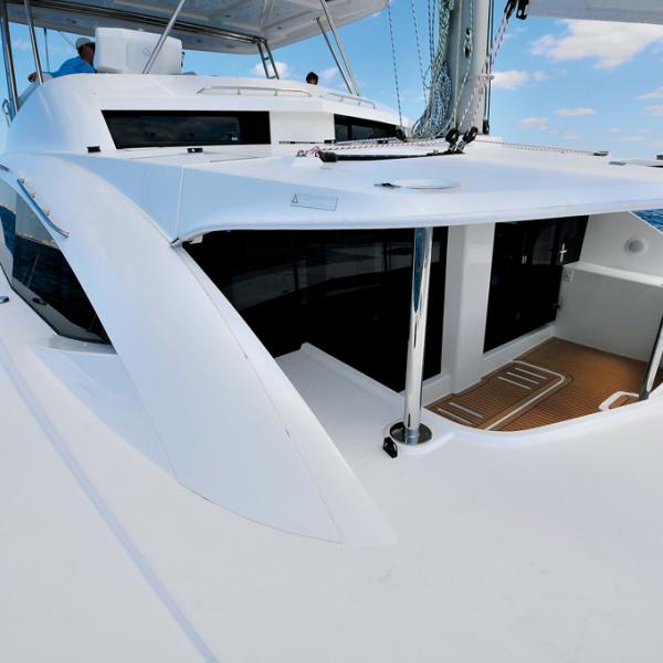 Atout maître du 58', le cockpit avant ouvre la perspective du bateau.