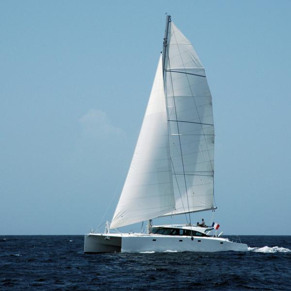 Jolie ligne pour ce cata de croisière résolument tourné vers le large…