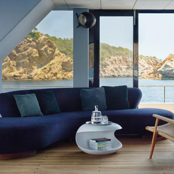 Le chantier Sunreef possède un véritable atelier de décoration. Tout est possible pour personnaliser l’intérieur de votre navire en collaboration avec les stylistes du chantier.  