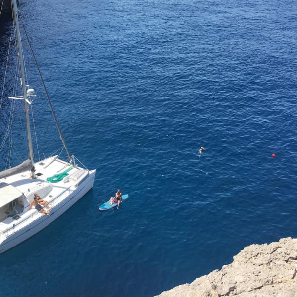 Le plus petit des Lagoon a encore fière allure. Un bon choix pour une croisière sabbatique…