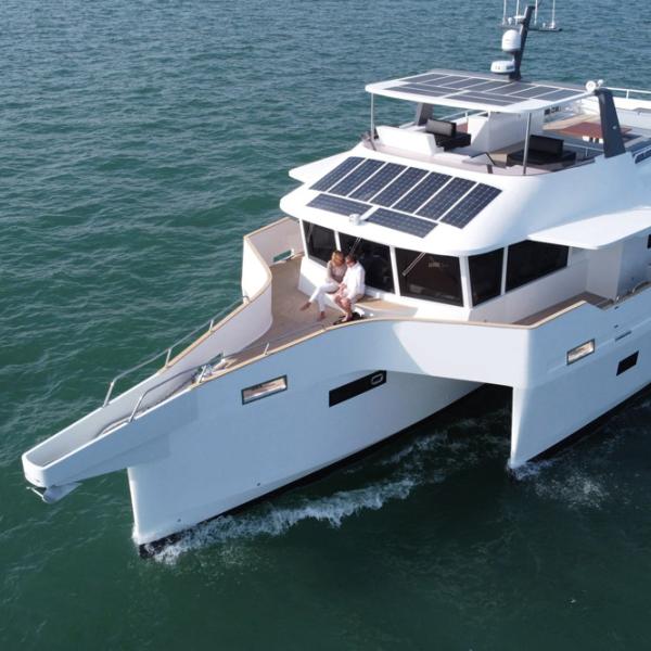 Une silhouette unique mais surtout une autonomie supérieure à 3 000 milles :  le LEEN 72 est assurément  un baroudeur moderne.