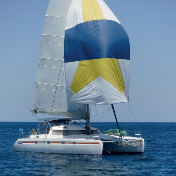 Les étraves camuses du Venezia 42 sont typiques des plans Joubert/ Nivelt des années 1990/2000.