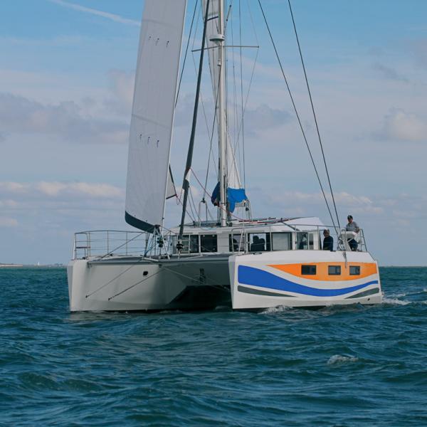 Le GreenCat 52 ne dédaigne pas dépasser les 10 nœuds, pour peu que le vent grimpe au-dessus de 15…