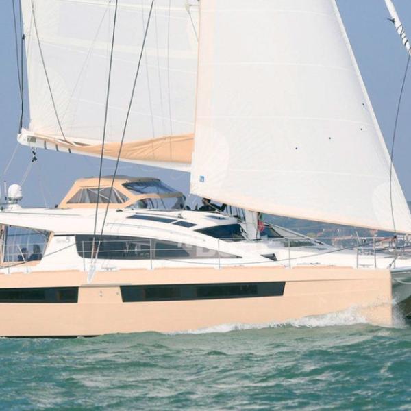 On the water, the Privilège Serie 5 shows powerful and elegant lines.