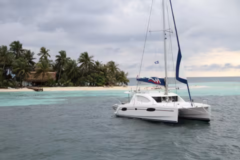 Un réservoir à eaux noires vous permettra de rester au mouillage sans polluer votre environnement. Indispensable compte tenu de la fréquentation de plus en plus importante des mouillages aujourd'hui !