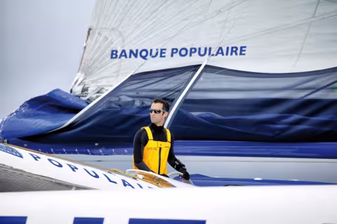 Un premier record pour le trimaran Banque Populaire VII