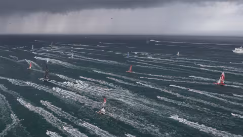 The start at St Malo: an intense moment, but also always risky, with 120 singlehanders on the line this year! 