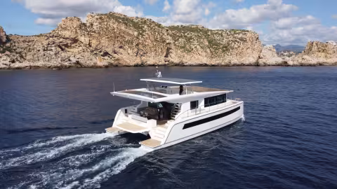 Le constructeur Silent Yachts est sans doute aujourd’hui l’acteur le plus engagé dans la production de multicoques électriques.