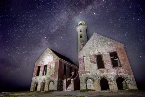 Le phare de Klein Curaçao est en état de marche, mais sa structure tombe en ruine…