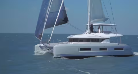 Lagoon 55 catamaran - Premiers essais sous voile à La Rochelle - Multicoques Mag