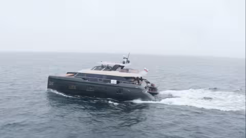 100 Sunreef Power catamaran - Teaser essai en navigation à Gdańsk (Pologne) - Multicoques Mag
