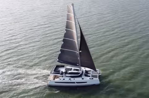 Aura 51 Fountaine Pajot catamaran - Teaser essai en mer - Multicoques Mag