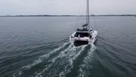 Aura 51 Smart Electric catamaran - Teaser essai en mer - Multicoques Mag
