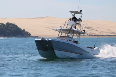Garnet 300 HT Fly - Teaser essai en mer powercat - Multicoques Mag