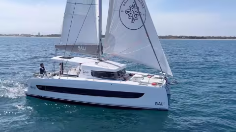 Bali Catsmart Catamaran - Avant-première mondiale - Teaser essai en mer - Multicoques Mag