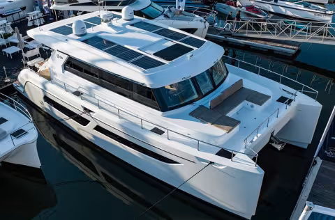 Iliad 53Sport powercat - Teaser essai en mer - Multicoques Mag