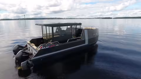 Alucat W25 Powercat - Visite guidée et essai - Multicoques Mag
