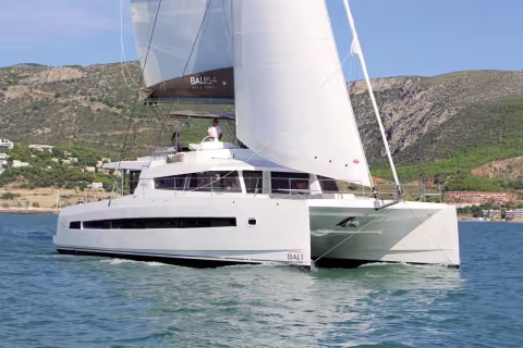 BALI 5.4 Catamaran - Boat Review Teaser - Multicoques Mag - Multihulls World