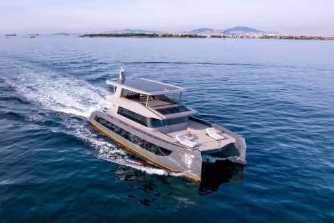 VisionF 82 powerboat | Visite guidée | Multicoques Mag