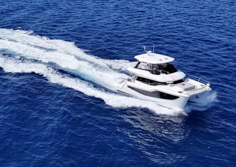 Aquila 46 Yacht Powercat | Visite Guidée | Multicoques Mag