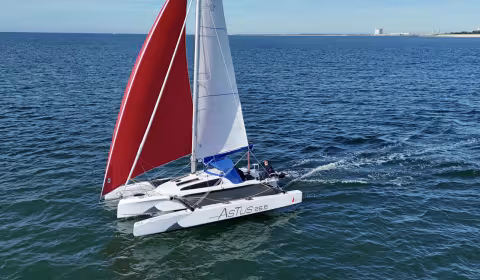 Astus 26.5 Trimaran | Teaser essai en mer | Multicoques Mag