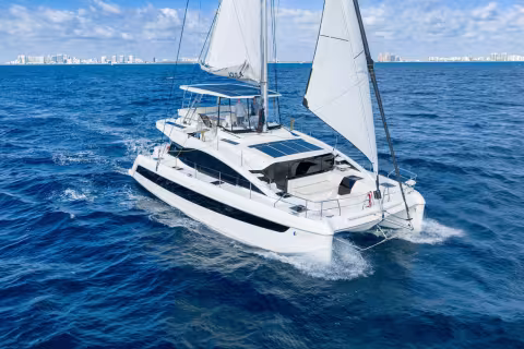 Aquila 50 Sail | Du moteur à la voile… mais toujours sur deux coques ! | Multicoques Mag