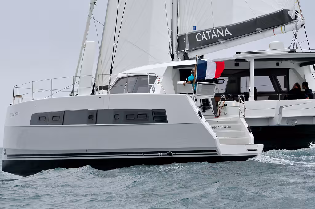 La mode architecturale n'est plus aux courbes, mais aux designs taillés à la serpe ! Le 59' illustre cette tendance et affirme des lignes audacieuses.