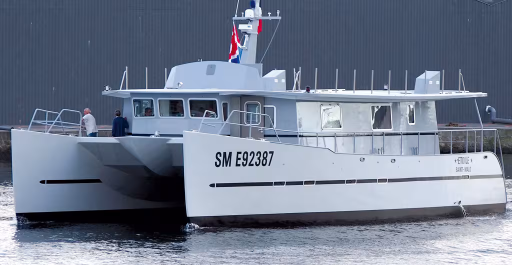 Etoile est un véritable bateau d'expédition, son style "baroudeur" le montre clairement !