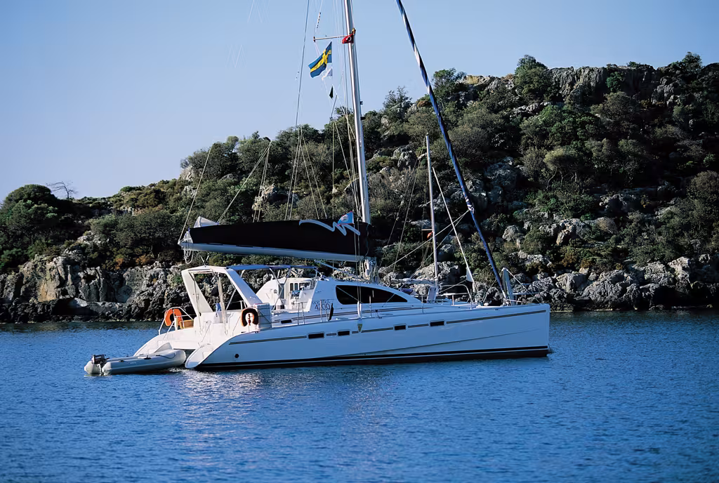 Au mouillage, le Moorings 4200 montre tous ses charmes.