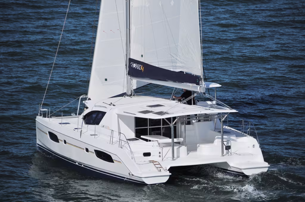 Lors de notre essai, les conditions musclées (plus de 25 nd) ont montré un bateau sain, gardant une belle attitude.