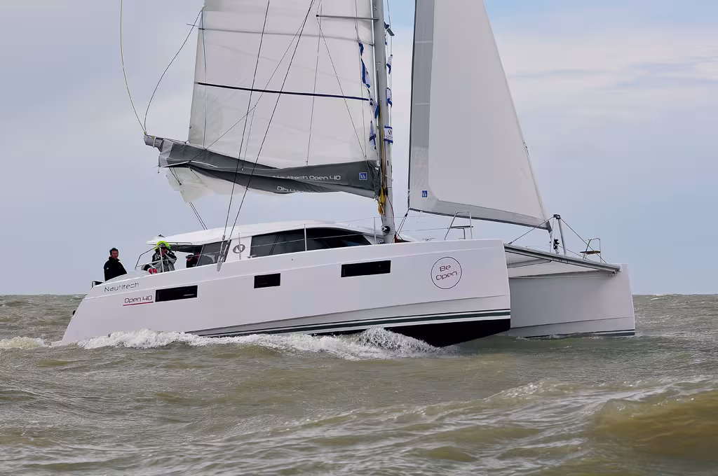 On retrouve sur l'Open 40 la ligne réussie du 542