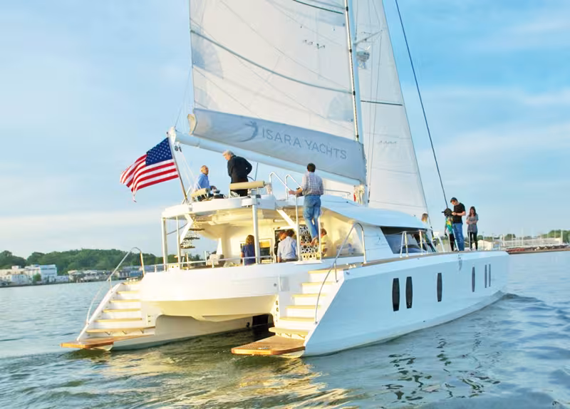 Mise à l'eau du catamaran Isara 50